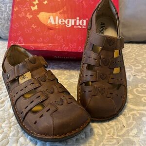 Alegria Tawny Shoes